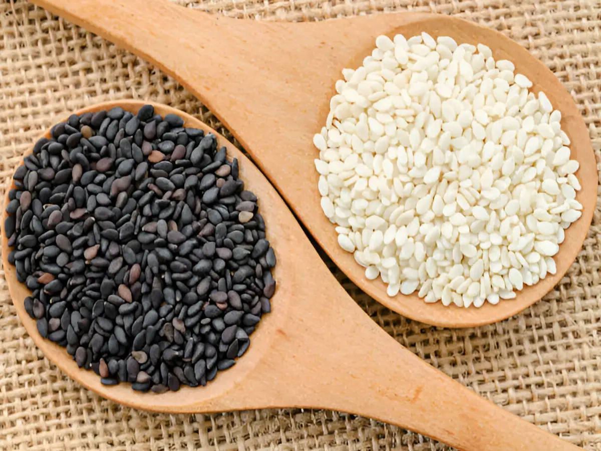 White and black sesame seeds benefits?