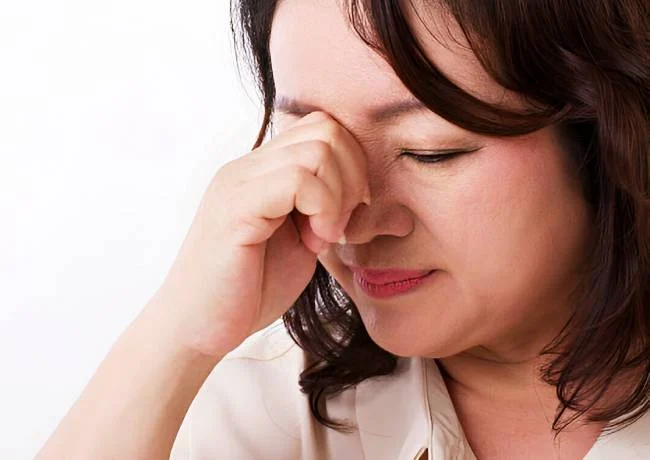 Can migraines cause nose pain_