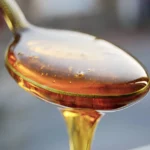 Eating honey health benefits (1)